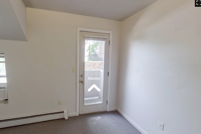 Balcony door from the bedroom - Lovely apartment in the heart of the hill with balconys in each room