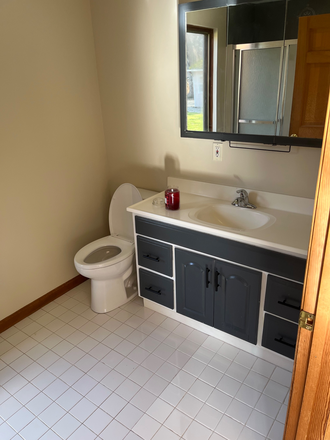 Bathroom - 625 East Pleasant Street Apartments