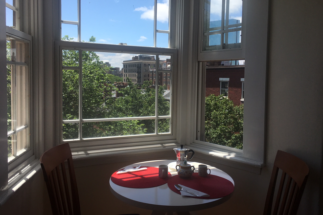 Breakfast Bay Window - Flatmate for Lovely, Convenient 2-Bed on Historic Beacon Hill - Beautiful Views