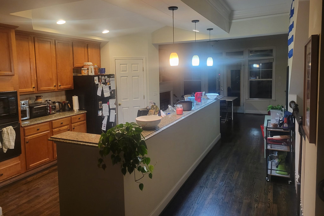 Open kitchen - 2 rooms in 3BR 3.5BA Townhouse Near Emory