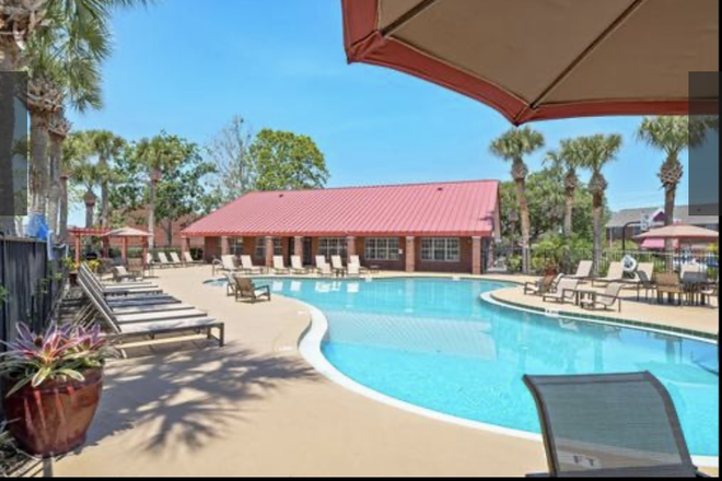Pool - Campus Crossings on Alafaya Townhome
