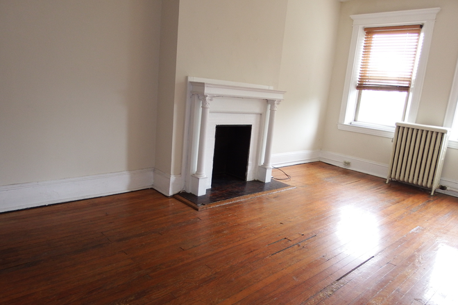 Living Area - 2-bedroom apartment located in Charles Village
