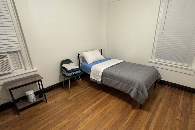 Bedroom with Bed and Bedframe - 2108 Hayes st