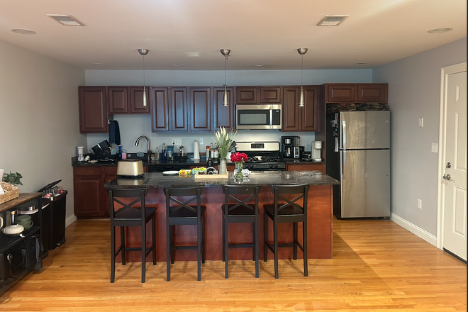 Kitchen - Year long Lease 9/1 Apartments