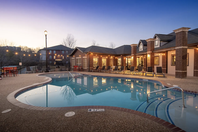 pool - Hill Place - Lease Takeover