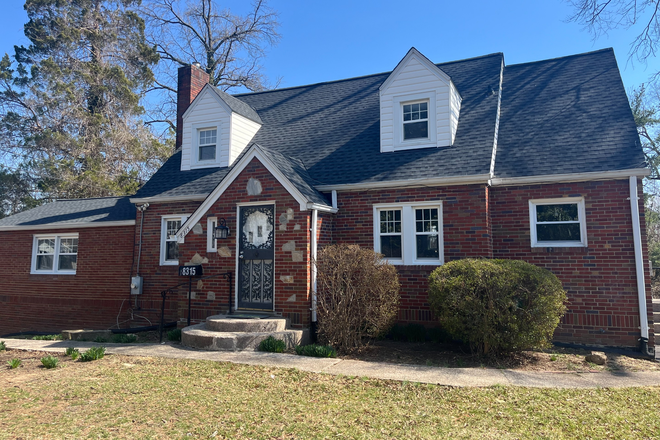 Outside Front of House - Furnished Room 10 Minute Walk to Campus in Quiet Neighborhood