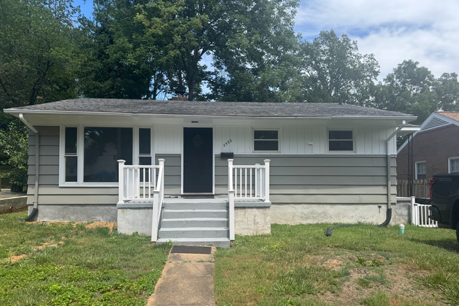 Street View - Home in Fry's Spring Neighborhood! (Price includes utitlies)