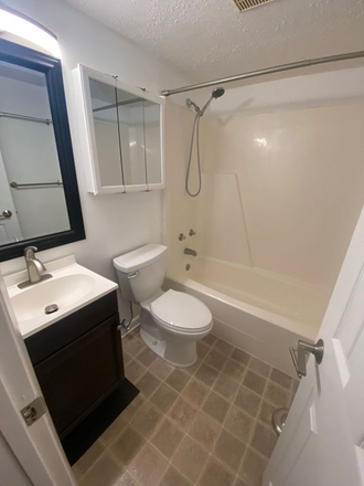 Bathroom - Two bedroom, two bathroom off-campus housing that's great for JMU students! Condo