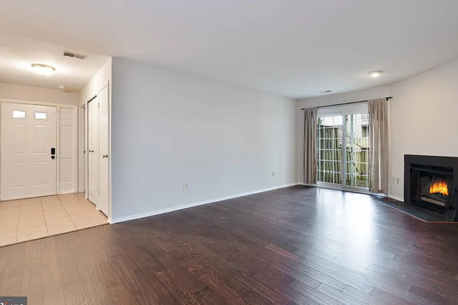 Living room - Spacious bedroom in a 2Br unit available for rent, family friendly neighborhood Condo