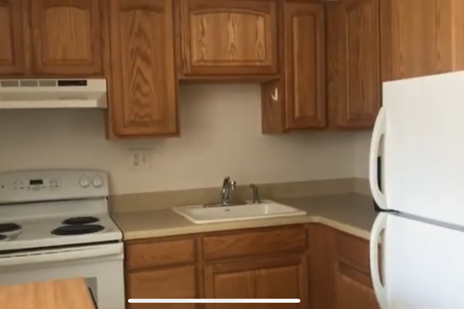 Kitchen (sorry this quality is so horrible, they are screenshots from a virtual tour because the specific unit has not been chosen yet) - Creekside Apartments