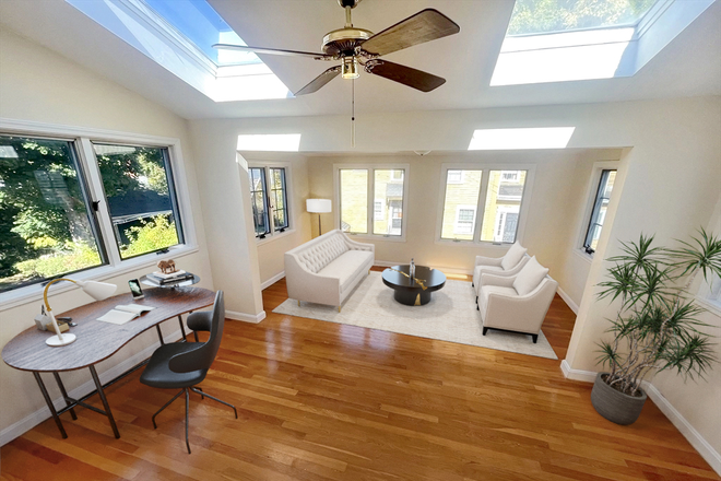 - - Close to Campus! Spacious 5 bed 2 bath w/ Laundry Apartments