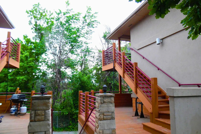 Outside front - *SPRING SUBLET* Marine St. Apartment *Base of the Hill* & 3 min from Pearl/5 min from Campus