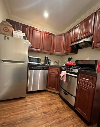 kitchen - Attention BC law,transfers & grads! Terrific 2 BR condo w/two parking. Easy walk to BC!