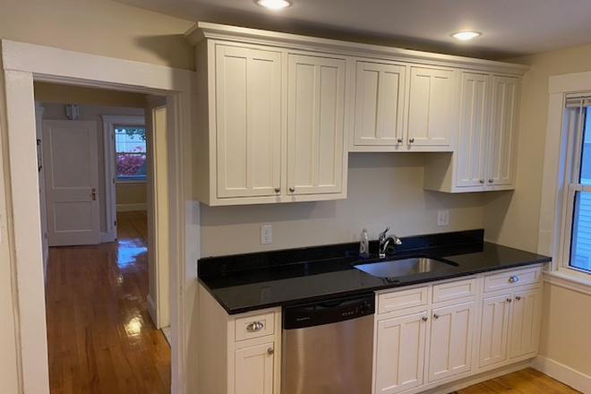 Call NOW for showings! 617-236-8600 - GORDON ST - LRG TOP FLR 4BR/1BA NEAR TUFTS FOR *6/1/2026* W/ PRKNG AVAIL, LNDRY IN BLDNG, YARD, DECK Apartments