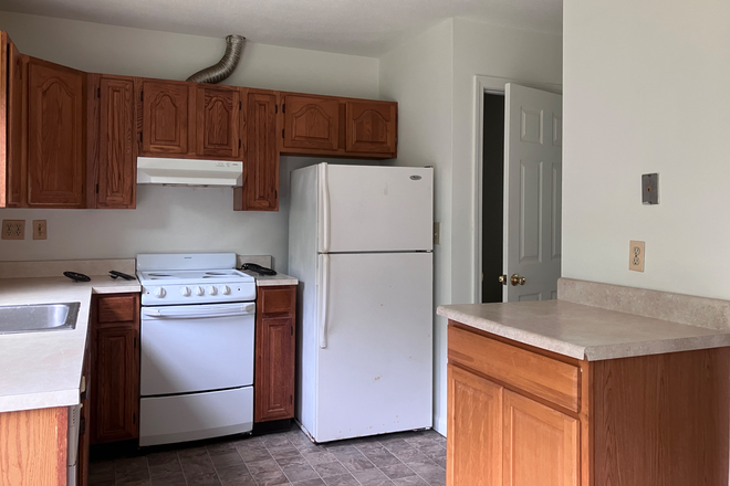 kitchen - Umass bus -Amherst- One bedroom apartment