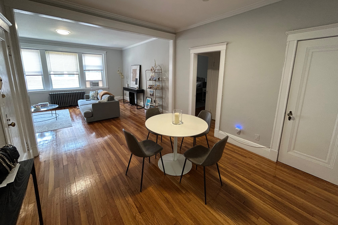 Table area - 2 Bed/1 Bath Apartment in Coolidge Corner, Brookline