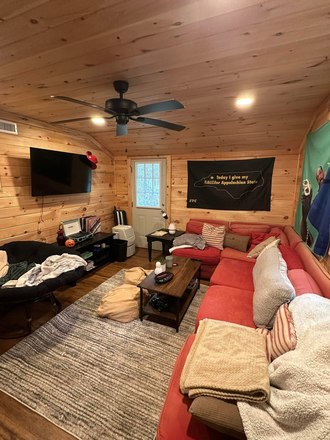 den area - Bedroom Available in 3 BR 1 1/2 BA Aug 1, 2026-July 28, 2027