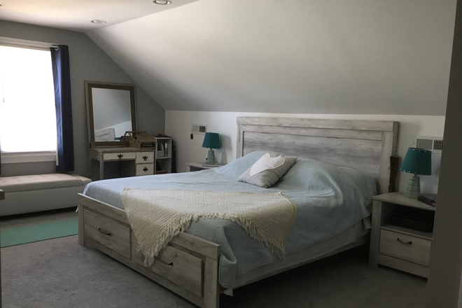 Bedroom - UConn Off Campus Retreat