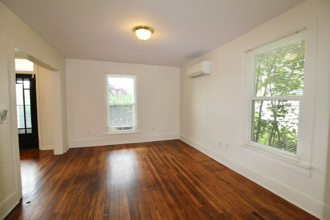 Living Room - Beautiful home in Downtown Harrisonburg for rent upcoming school year!- 352 Old South High