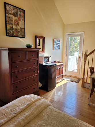 Room - Furnished room w/private bath for PU affiliate-Franklin Ave-Princeton House
