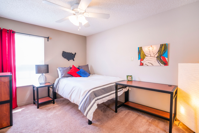 bedroom - Knights Circle, Apartment Next to Campus