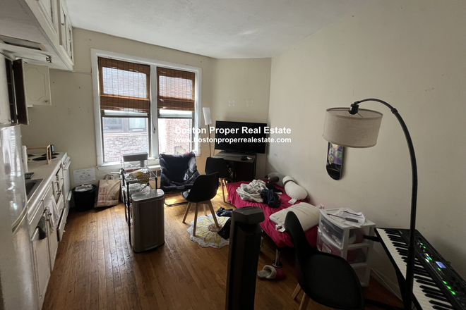 a - 1 bedroom in Back Bay close to Symphony and Kenmore Apartments