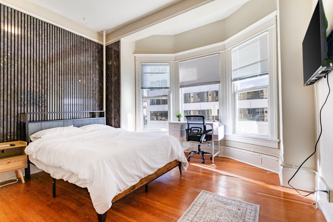 bedroom - Prime First Hill / Downtown Living! Walk to Seattle U | Minutes to Light Rail & Hospitals