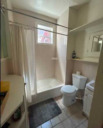 bathroom - 1 bed close to Homewood Campus