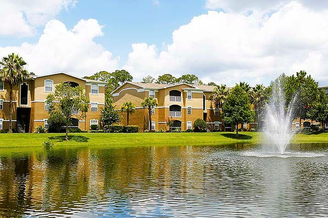 Outside - Oviedo Grove Apartments