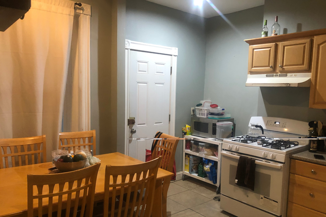 Kitchen - 3 bedroom / 1 bathroom in Mission Hill