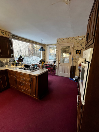 Kitchen breakfast nook - House Apartment, 3 beds, 1 bath, full kitchen