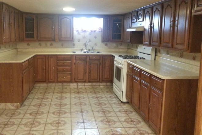 Kitchen - Walking to Brown University, near bus line and shopping House