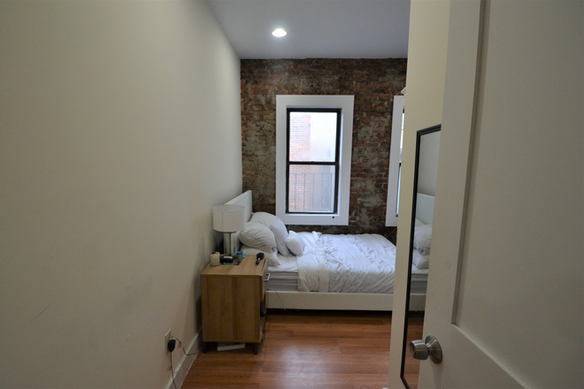 Bedroom - 2 Bedroom on Westland Ave Available 9/1/2026