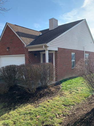 - 2 Bedroom 2.5 Bath Townhouse with 2 Car Garage