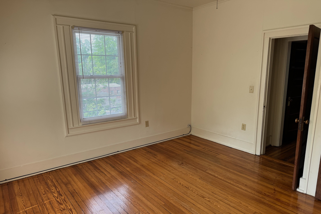 Room1 - 3 bed/3 bath house in Glen Iris