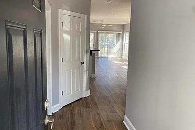 Entry - 3BR/2BA Condo in Gated Community 4 miles from CCU