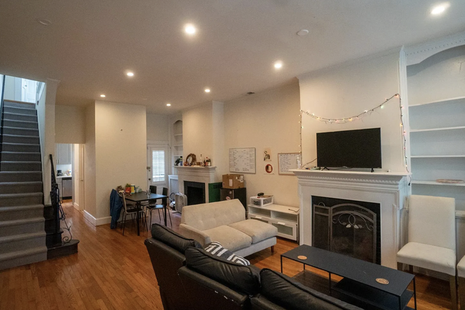 downstairs living room - Townhouse 2 minute walk from main campus