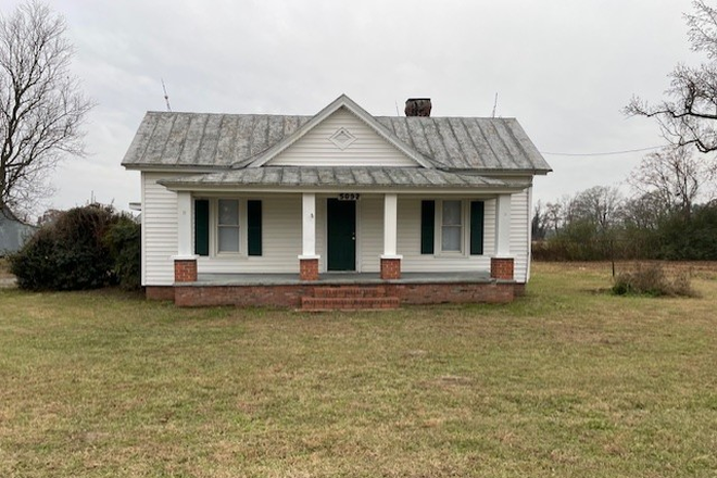 Front of house - Country living close to the CIty