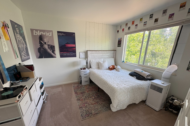Bedroom - 2323 South St. - FULL YEAR SUBLEASE (AUGUST 2026-AUGUST 2027)