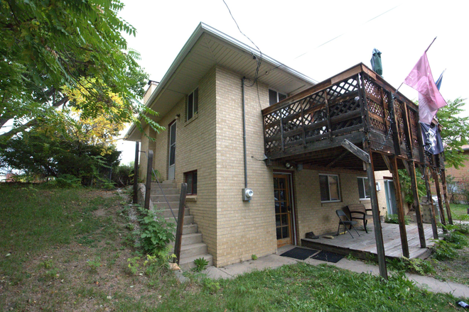 Outside - Spring 2027 Sublease Close to Campus - Male Roomates