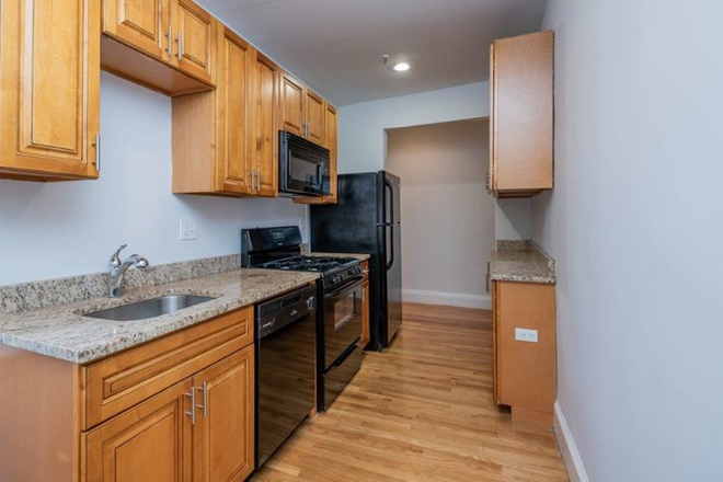 Hub Realty - Davis Square, beautiful 1 bedroom with new kitchen
