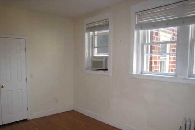 Visit hubrealtyproperties.com - West Campus, huge 4 bedroom 2 bath with front views