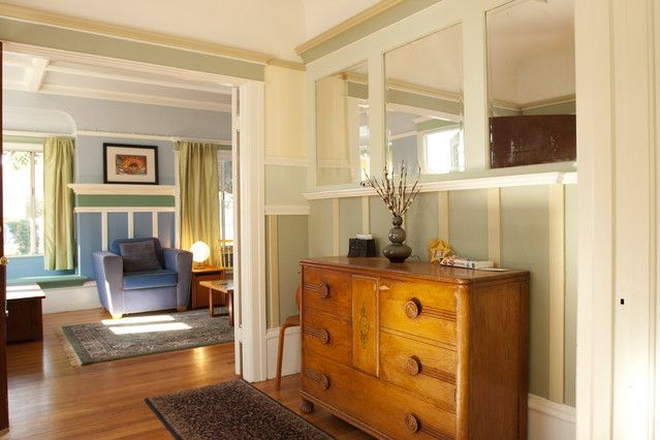 Entryway - Sunny, fully furnished 3-bedroom house - looking for new housemate