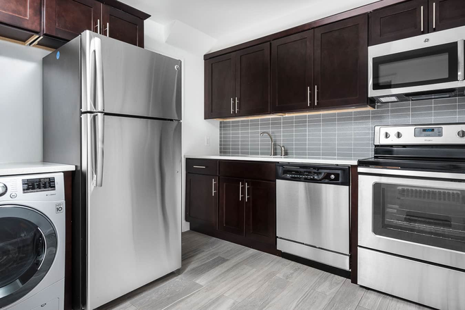 Kitchen - Lynnewood Gardens Townhouse Room Available!