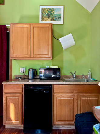 Kitchenette - Efficiency w kitchenette, in beautiful farmhouse close to Amherst