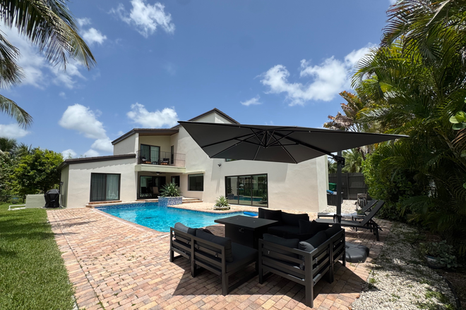 Back - Beautifully Furnished Nature lovers Heaven!