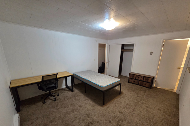 Bedroom - Pointe West Apartments (Close to Campus)