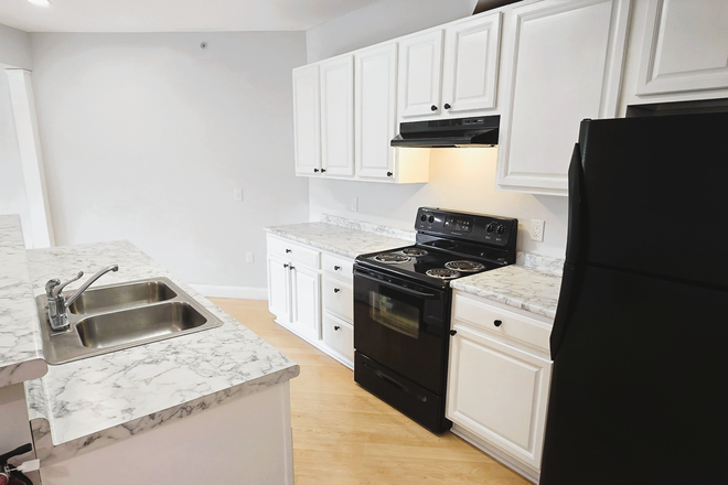 open concept kitchen, dining, & living rooms - Attn: 2 mi to UVMMC. Take the Bike path directly to Campus. Free Heat/garage prkg & storage