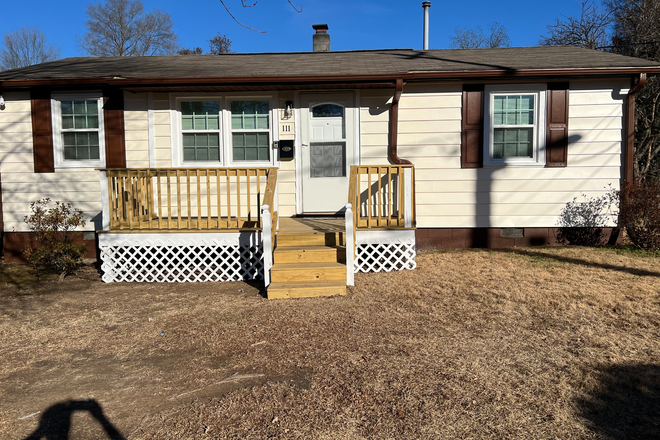 Front Outside-Street View - Newly renovated Chapel Hill Home near UNC, 2 minute walk to Franklin St,