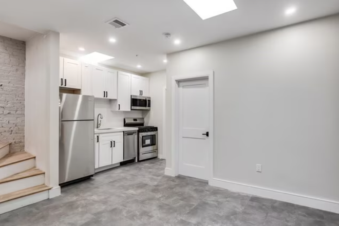 Call NOW for showings! 617-236-8600 - SHEAFE ST - *NO FEE* LUXURY NORTH END 2BR FOR *8/1/2026* W/ 2 BATHS, PRVT ROOF DECK, LNDRY IN BLDNG